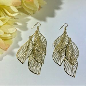 Leah Tassel Leaf 💛💛